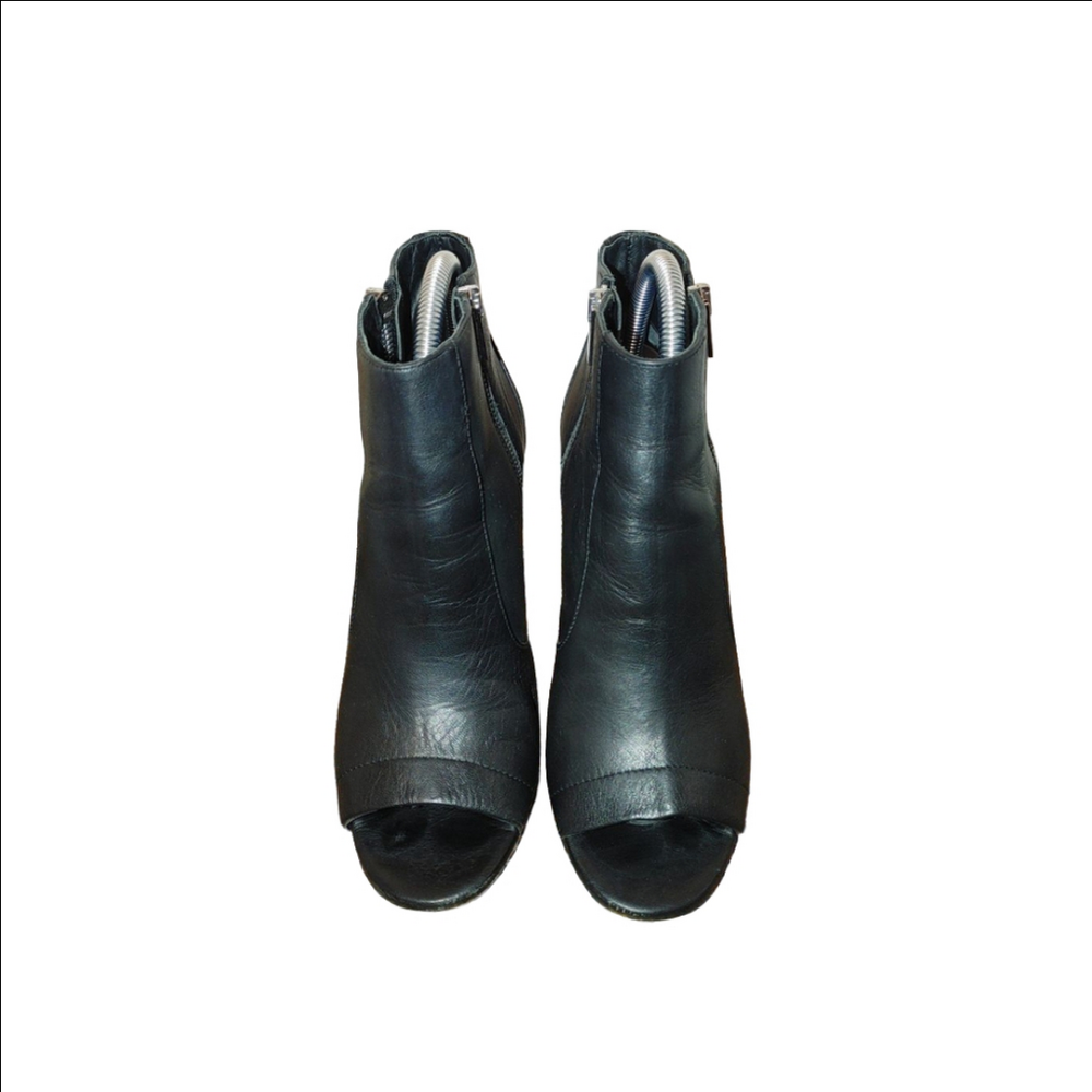 Vince Camuto leather booties Size 8.5